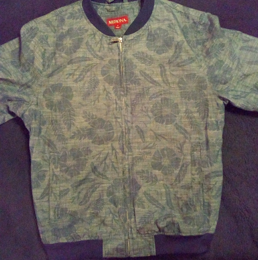 Merona BLUE floral zip up seater